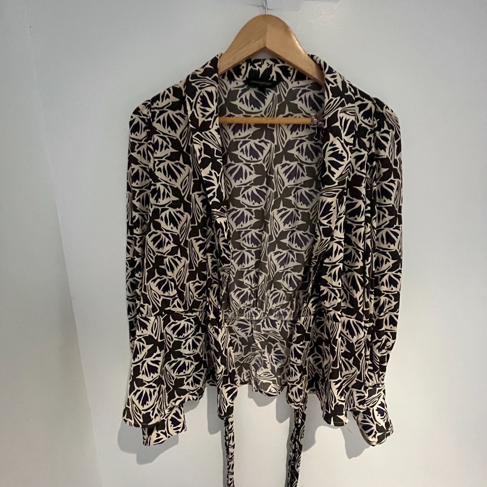 Banana Republic Wrap Top Size Small - Picture 13 of 15